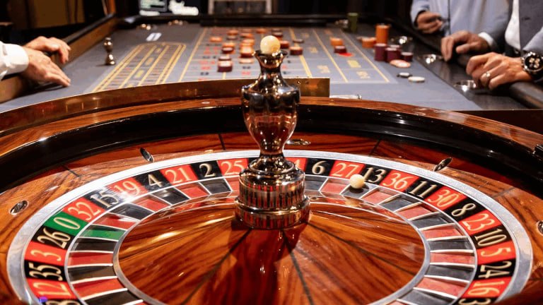 အွန်လိုင်း ကတ်ဂိမ်းများ Baccarat နှင့် Poker ပလက်ဖောင်း